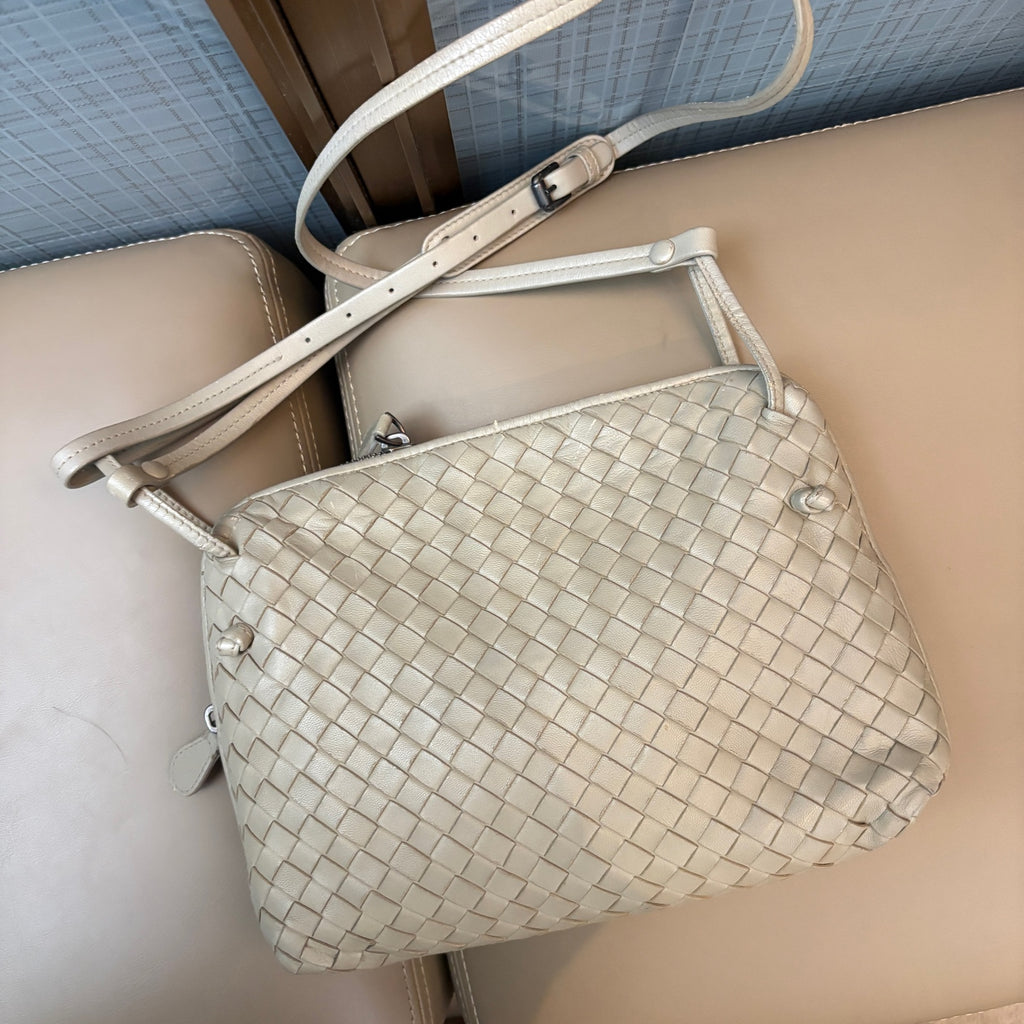 Bottega Veneta Crossbody 28 cm long x 6 cm wide x 20 cm high 245354V00162766