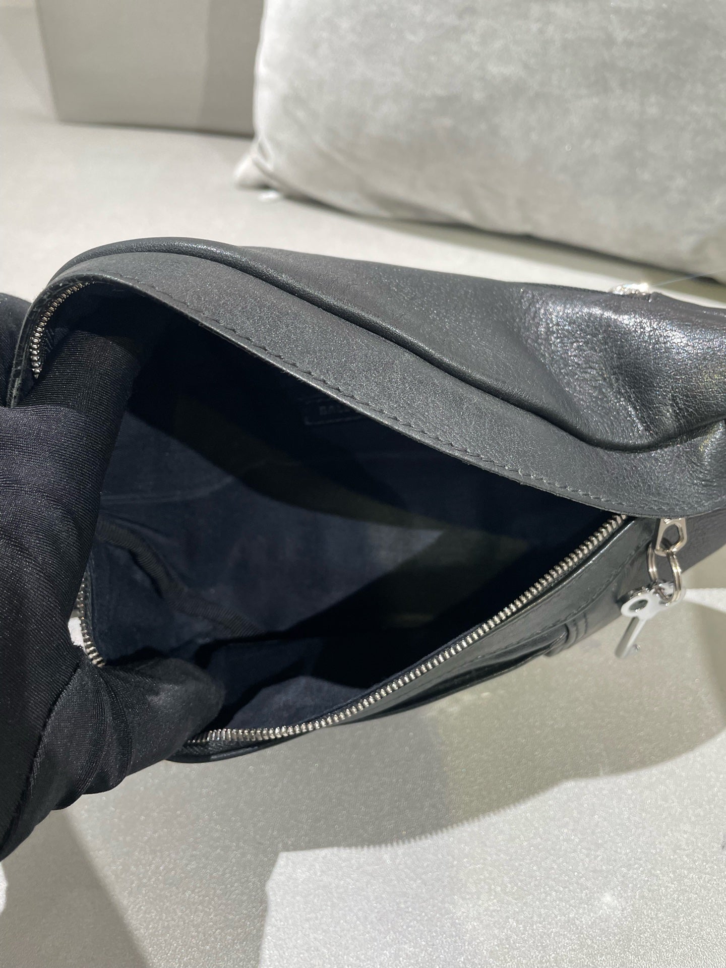 Balenciaga Belt Bag & Fanny Pack 580028-1EU1N-1000