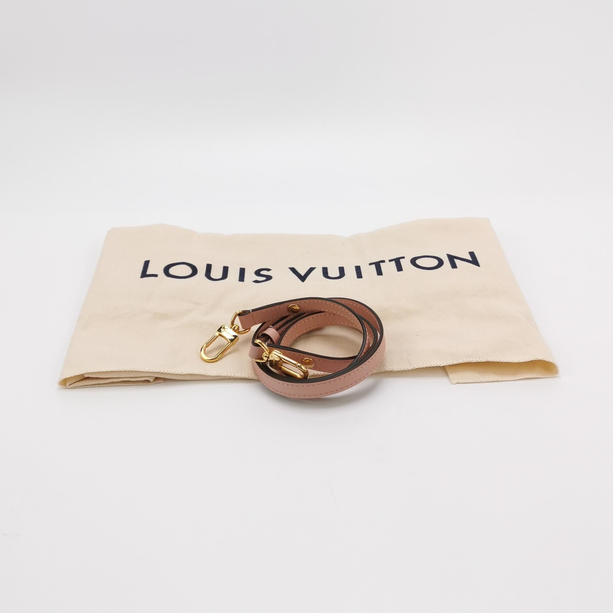 Louis Vuitton Crossbody M44022