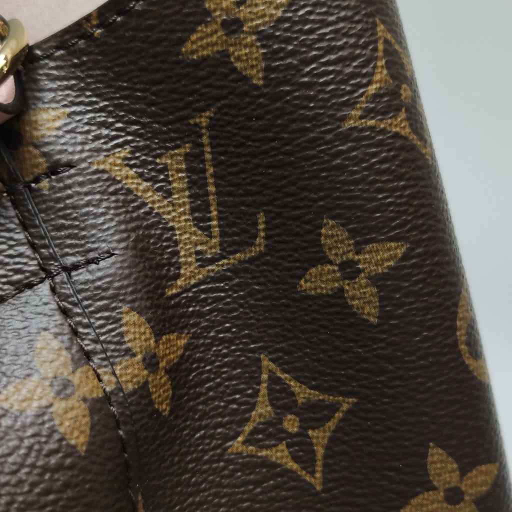Louis Vuitton Crossbody M44022
