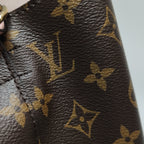 Louis Vuitton Crossbody M44022