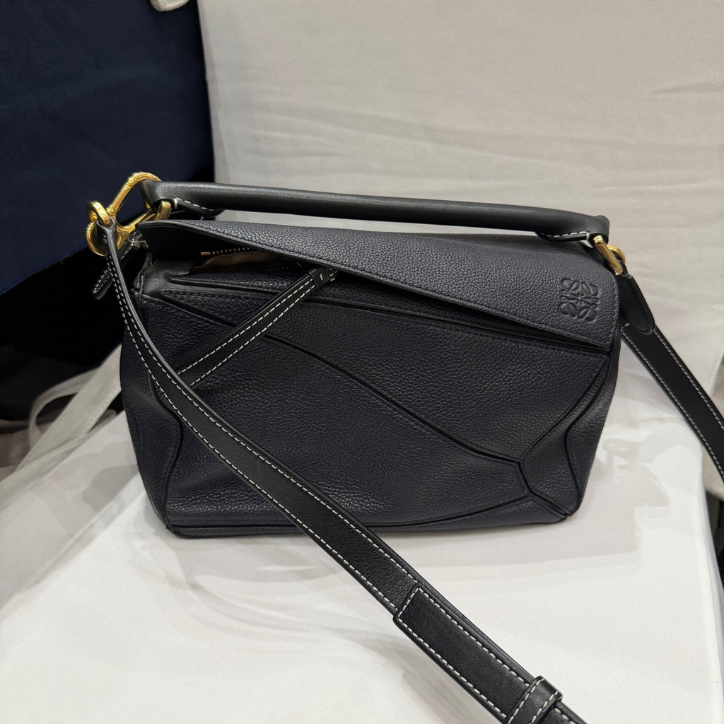 Loewe Handbag Leather 180×125×80 mm (can accommodate an iPhone 13 Pro Max) 322.30.U95-1100
