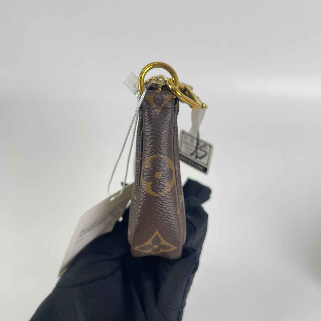 Louis Vuitton Clutch