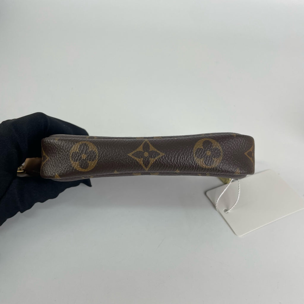 Louis Vuitton Clutch