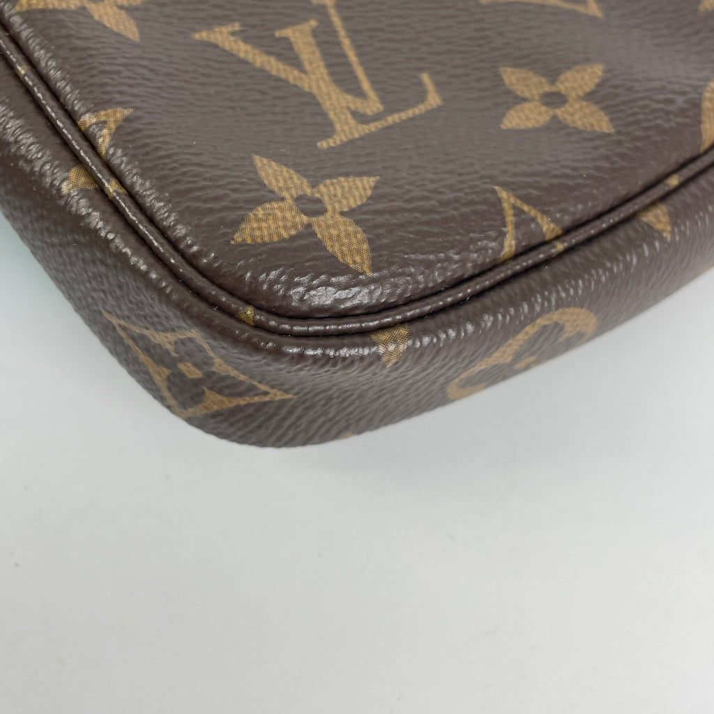 Louis Vuitton Clutch