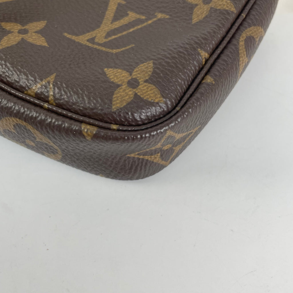 Louis Vuitton Clutch