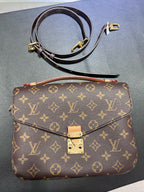 Louis Vuitton Pochette Métis Canvas Messenger Bag M44875