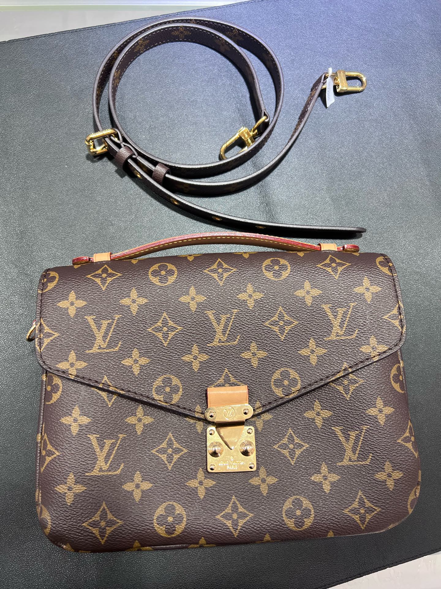 Louis Vuitton Pochette Métis Canvas Messenger Bag M44875