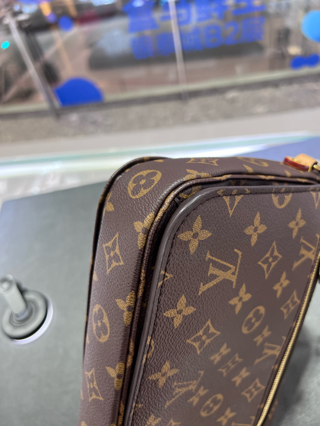 Louis Vuitton Pochette Métis Canvas Messenger Bag M44875