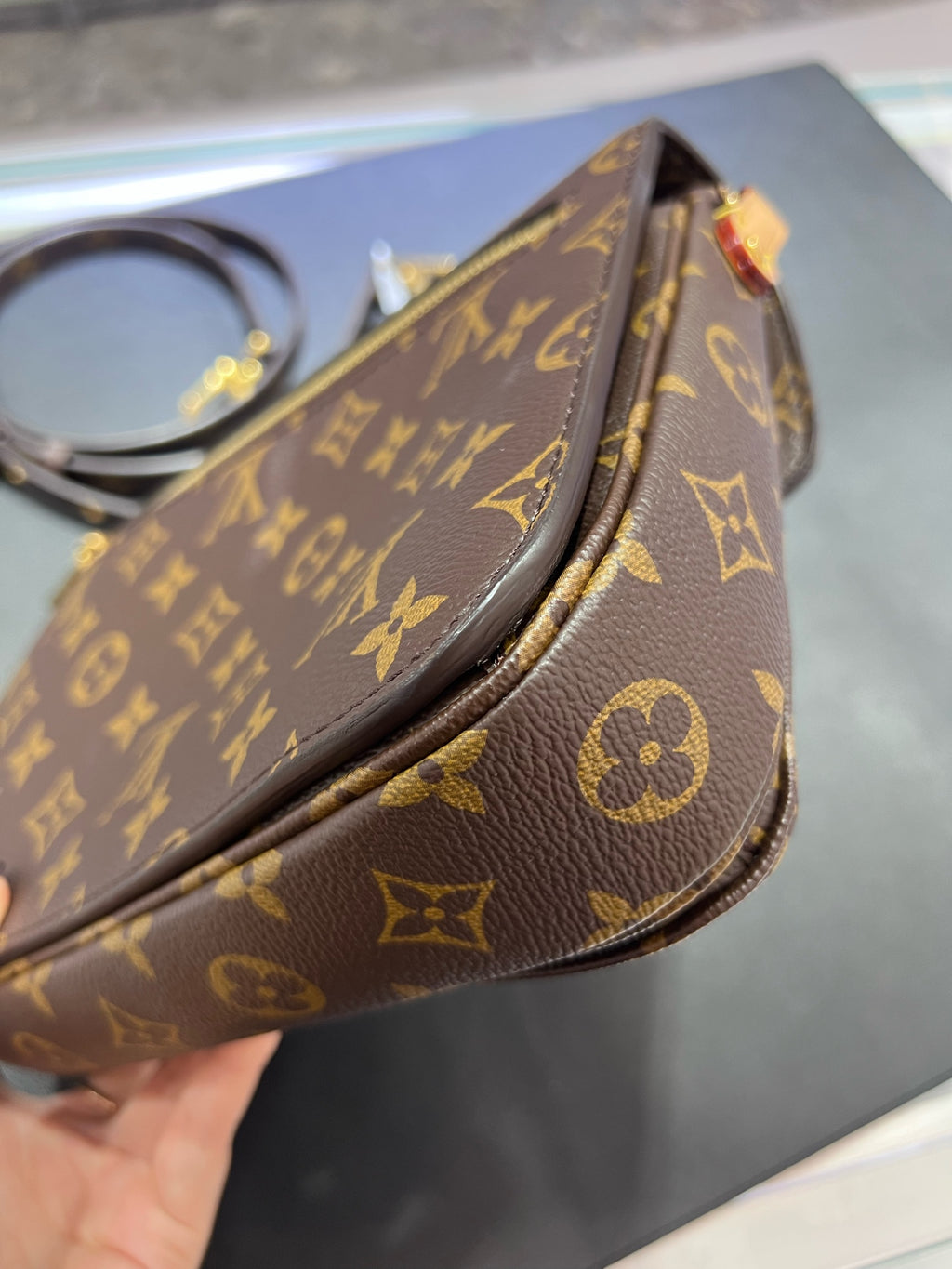 Louis Vuitton Pochette Métis Canvas Messenger Bag M44875