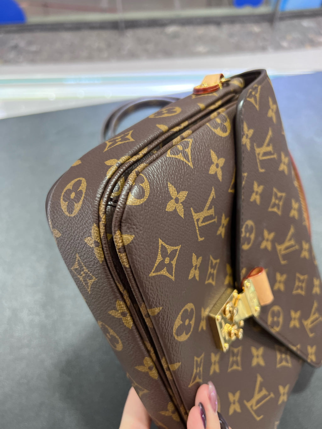 Louis Vuitton Pochette Métis Canvas Messenger Bag M44875