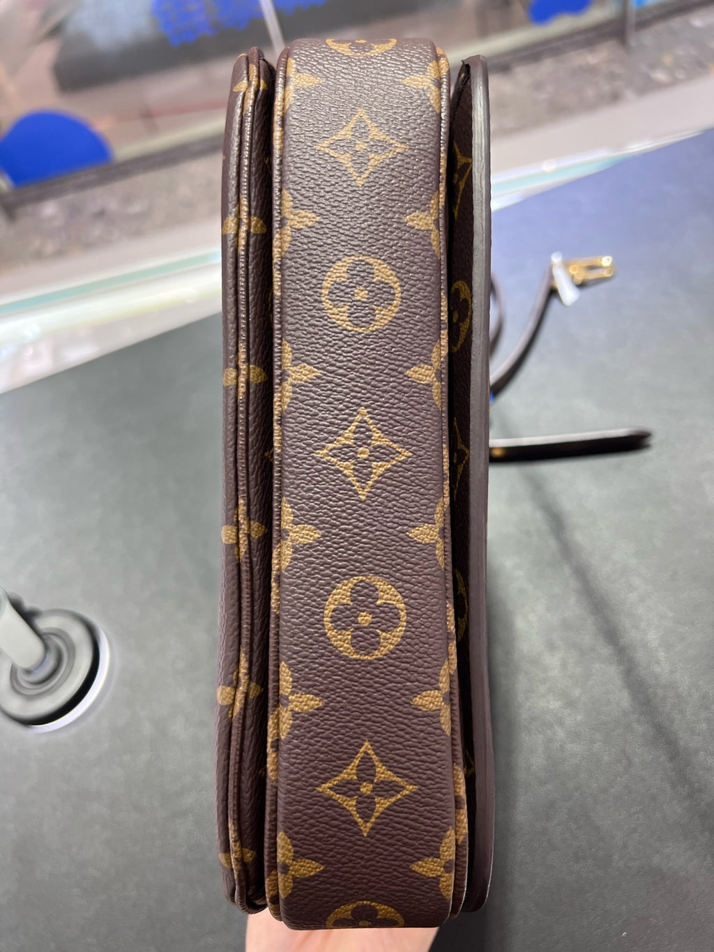 Louis Vuitton Pochette Métis Canvas Messenger Bag M44875