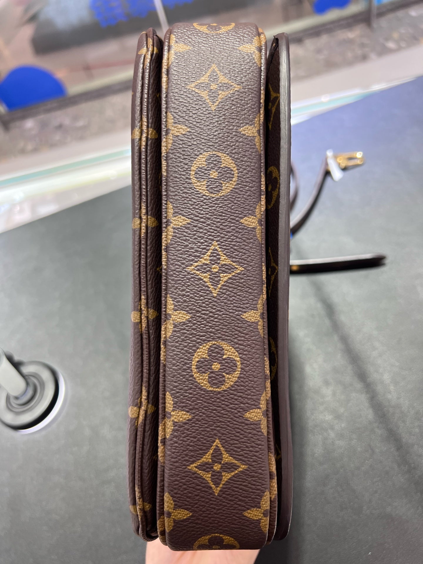 Louis Vuitton Pochette Métis Canvas Messenger Bag M44875
