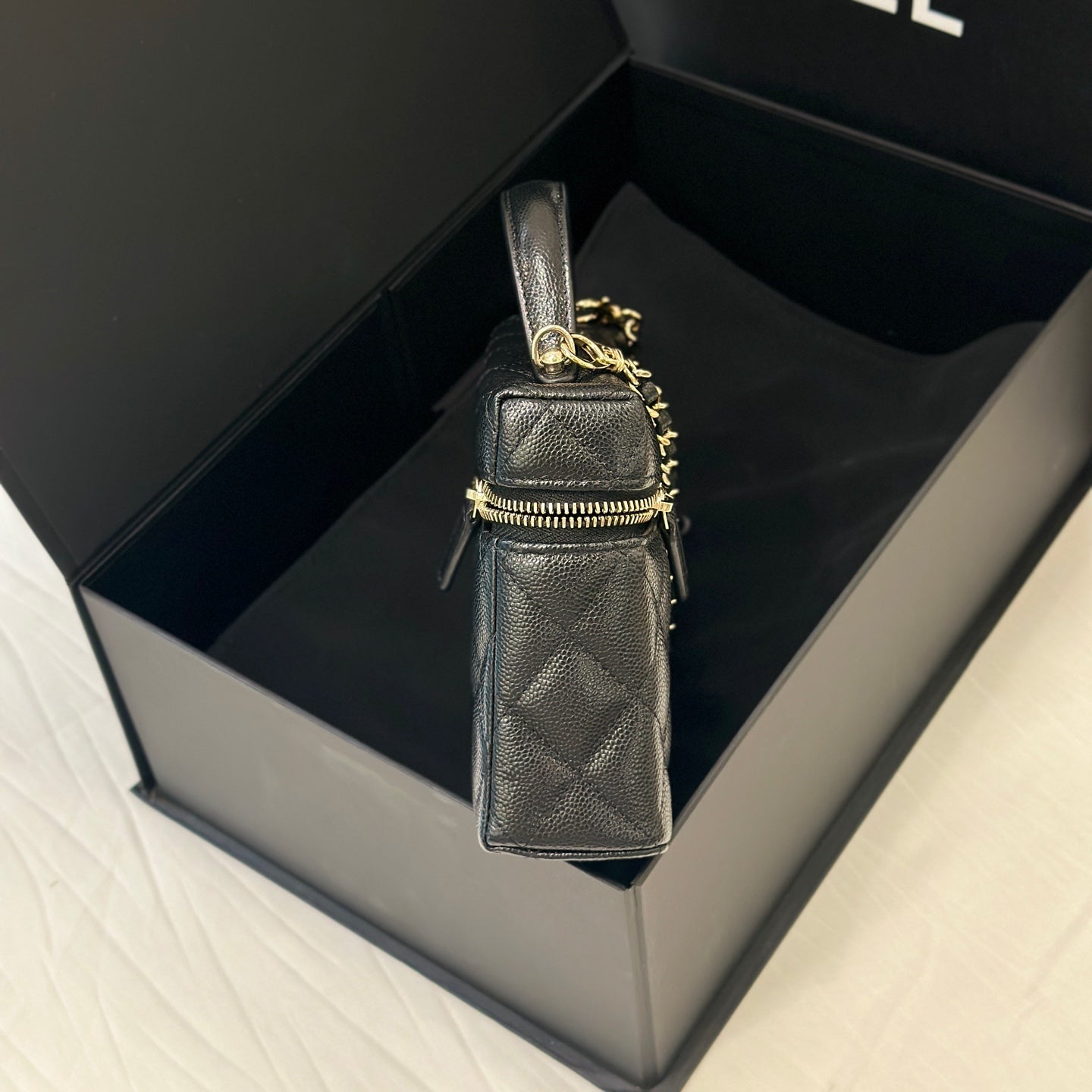 Chanel Shoulder, crossbody, and tote bag 19.5×5×17 AP4385-Y04059-C3906