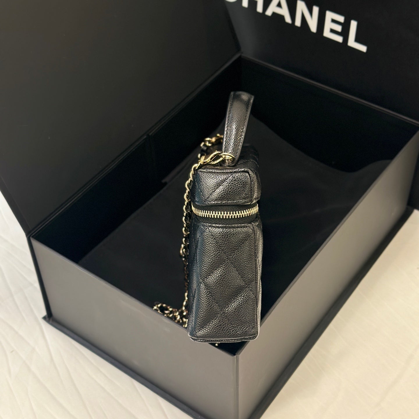 Chanel Shoulder, crossbody, and tote bag 19.5×5×17 AP4385-Y04059-C3906