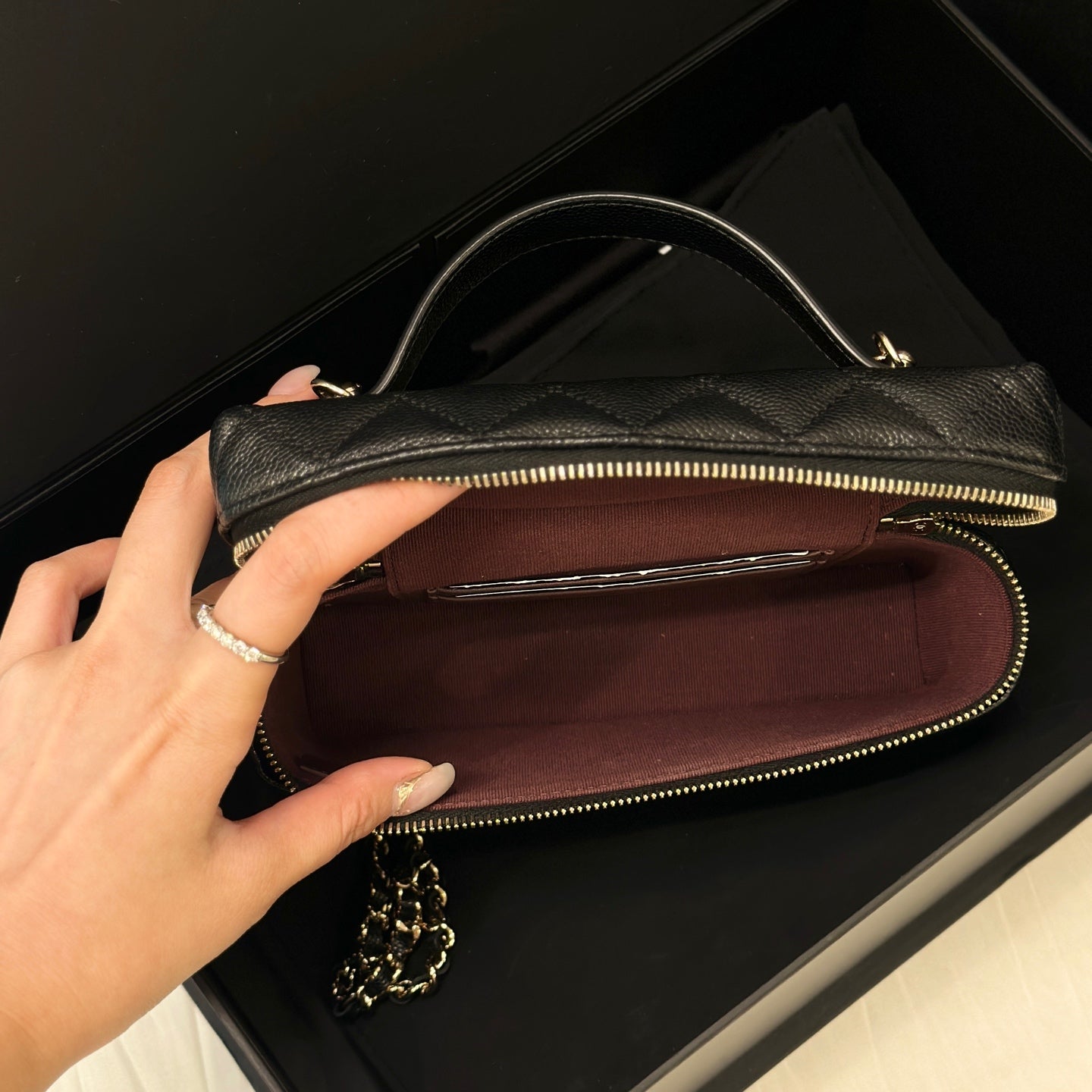 Chanel Shoulder, crossbody, and tote bag 19.5×5×17 AP4385-Y04059-C3906