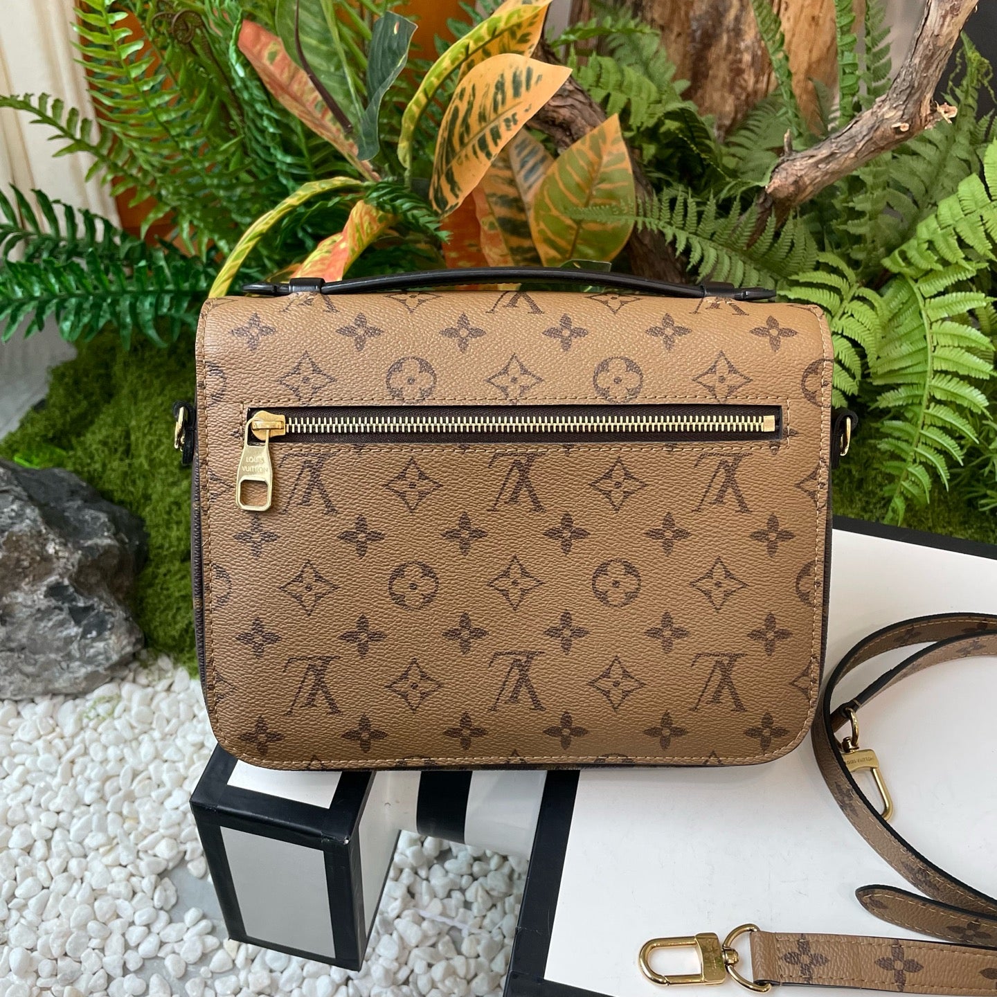 Louis Vuitton Messenger Bag
