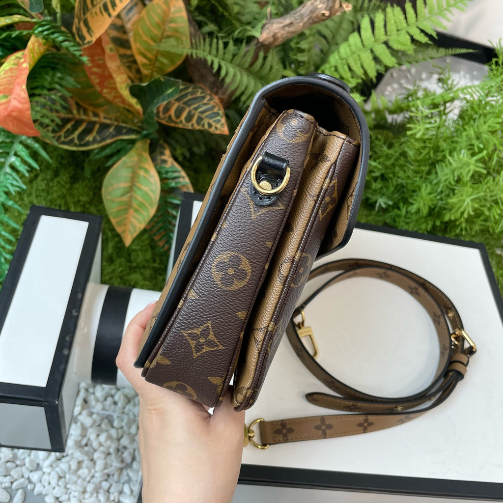Louis Vuitton Messenger Bag
