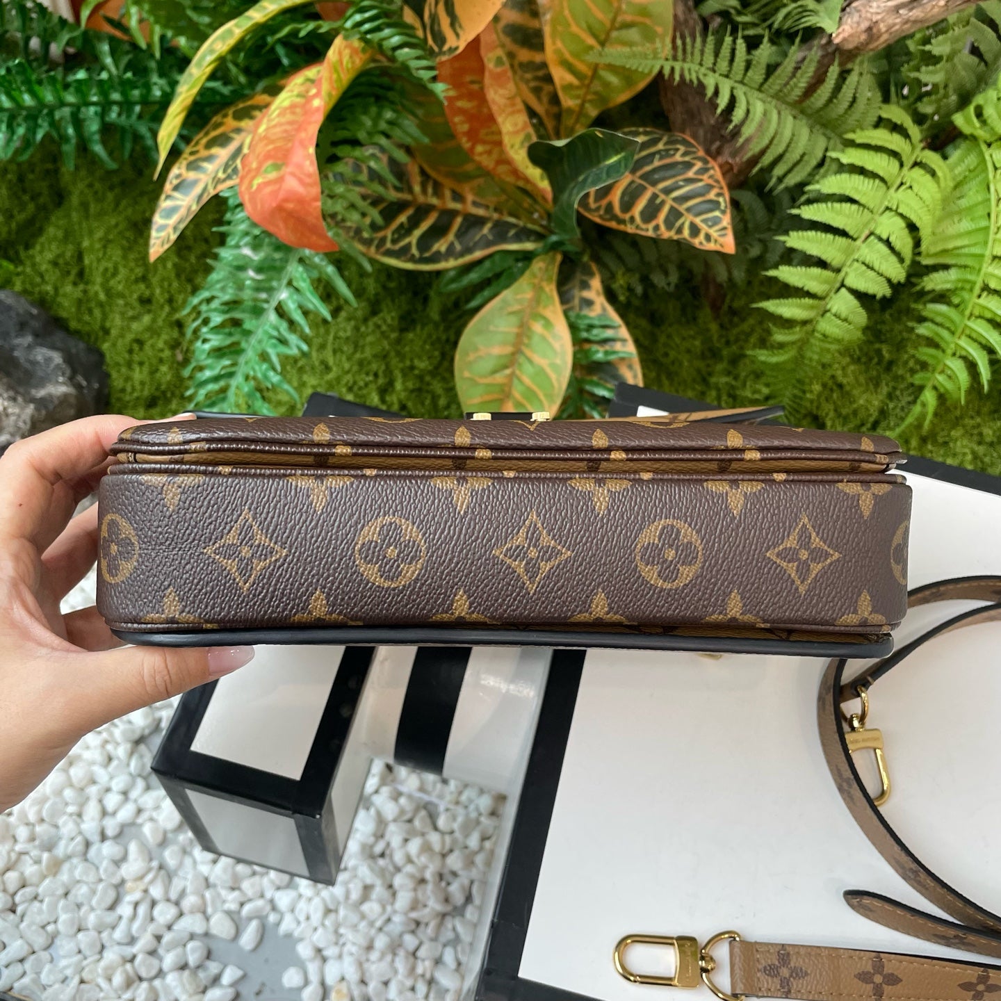 Louis Vuitton Messenger Bag
