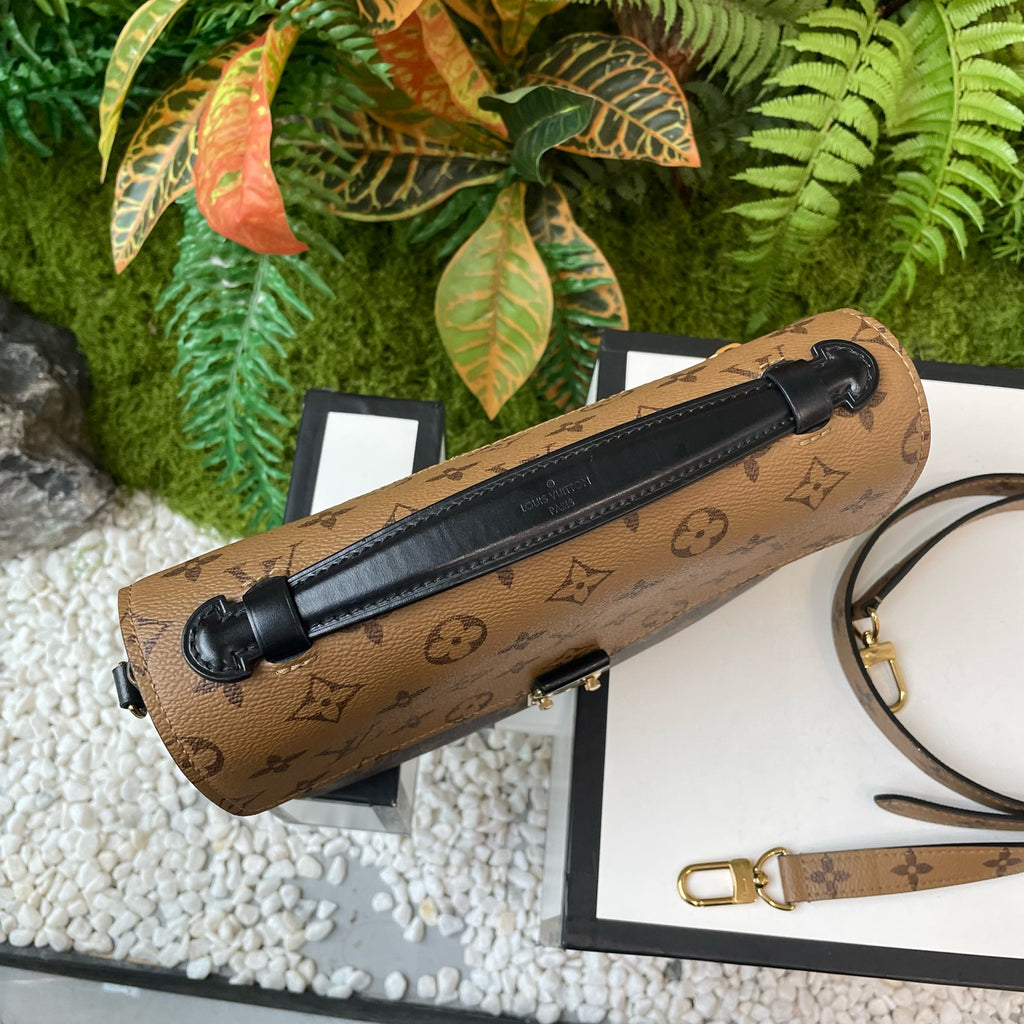 Louis Vuitton Messenger Bag