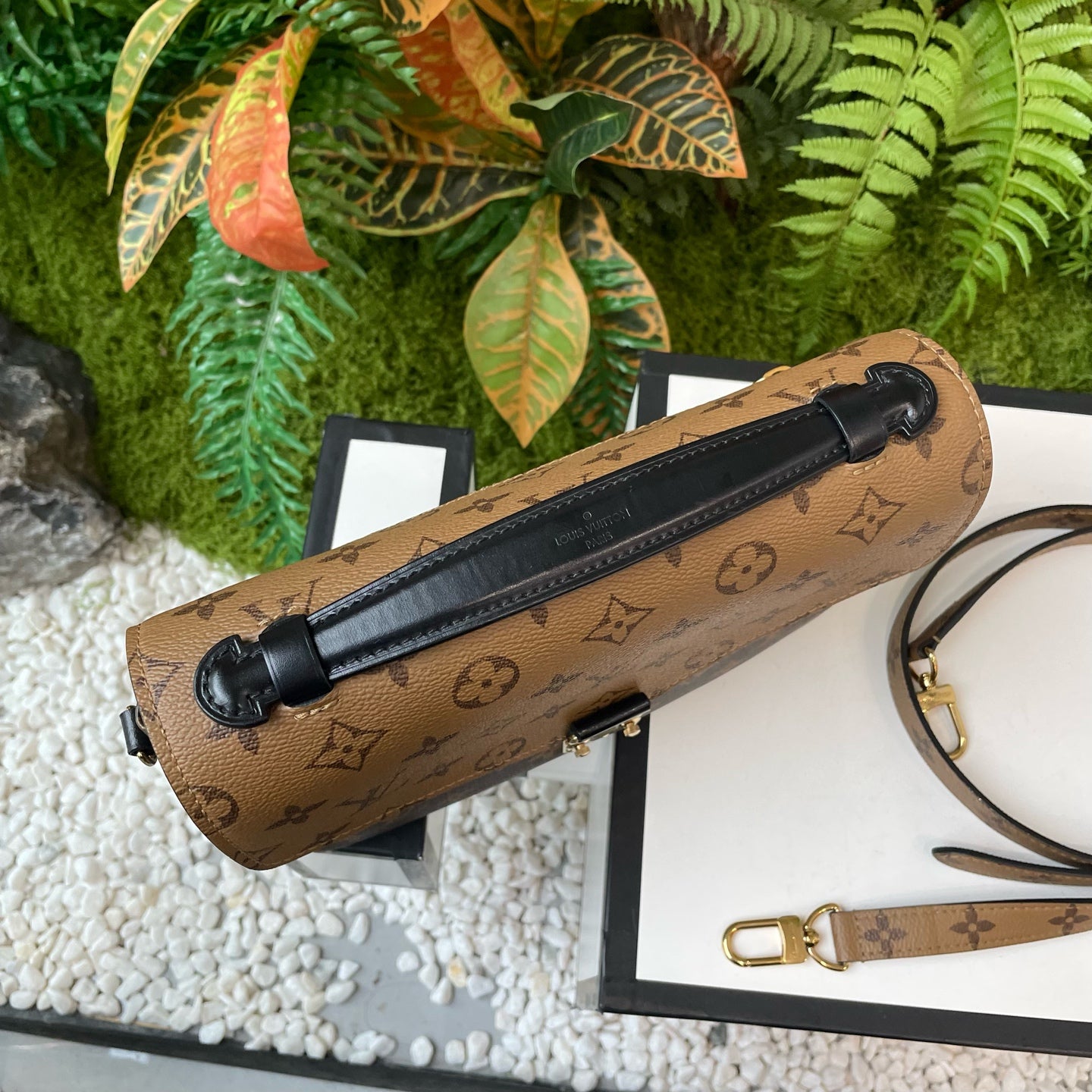 Louis Vuitton Messenger Bag