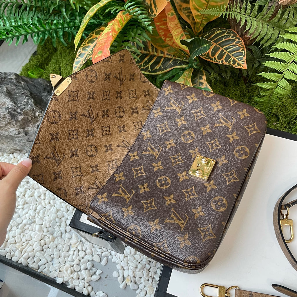 Louis Vuitton Messenger Bag