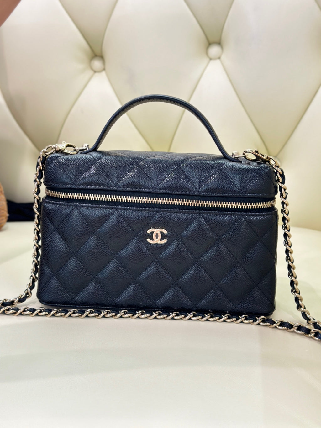 Chanel Shoulder, crossbody, and tote bag 19.5×5×17 AP4385-Y04059-C3906