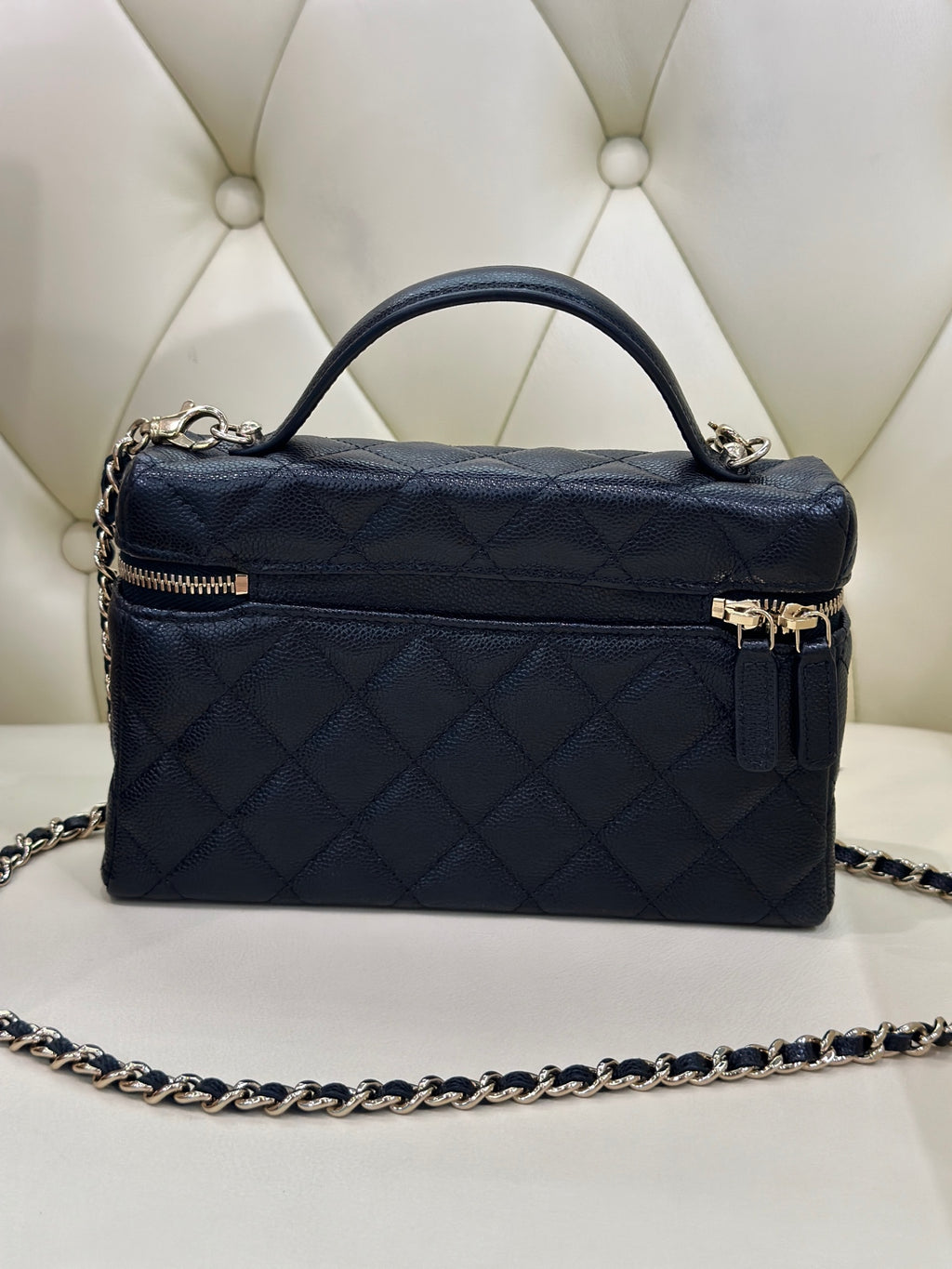 Chanel Shoulder, crossbody, and tote bag 19.5×5×17 AP4385-Y04059-C3906