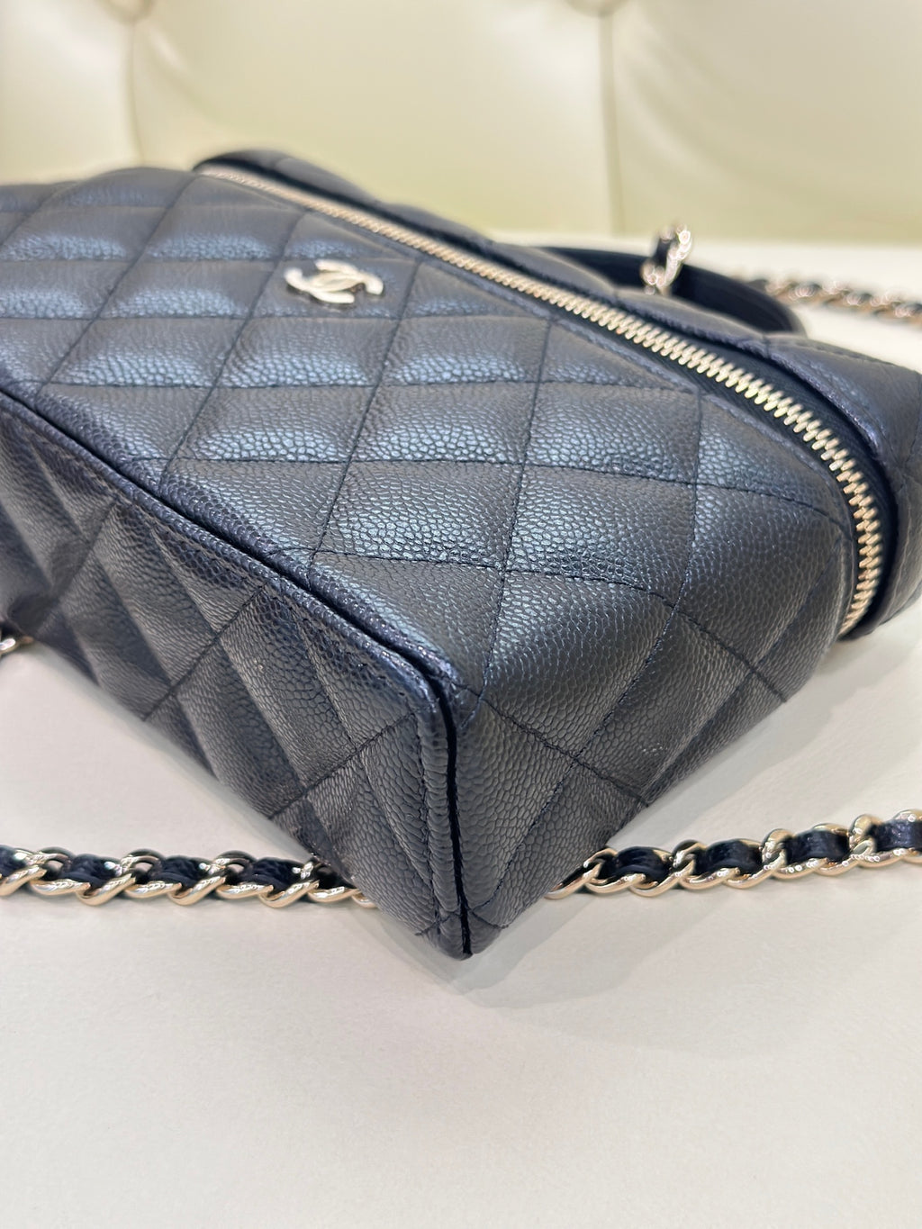 Chanel Shoulder, crossbody, and tote bag 19.5×5×17 AP4385-Y04059-C3906
