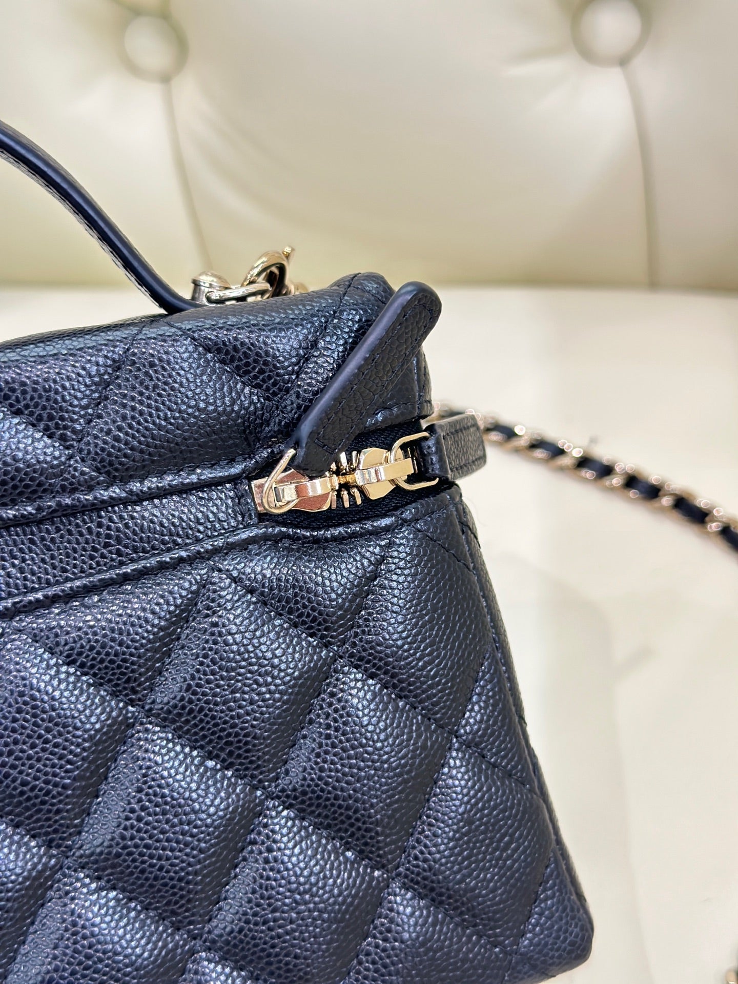 Chanel Shoulder, crossbody, and tote bag 19.5×5×17 AP4385-Y04059-C3906