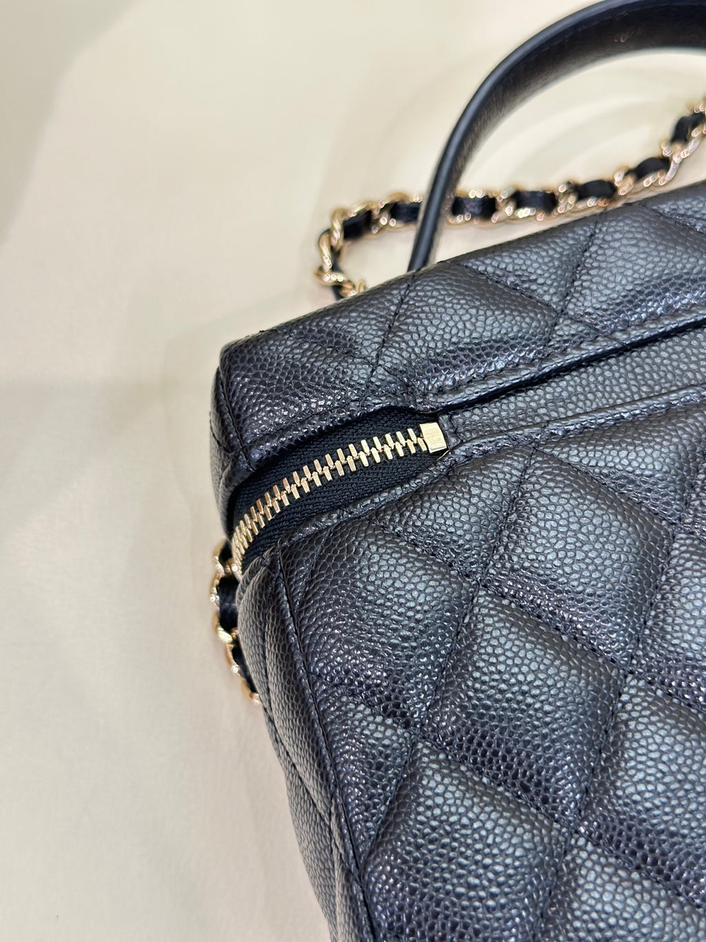 Chanel Shoulder, crossbody, and tote bag 19.5×5×17 AP4385-Y04059-C3906