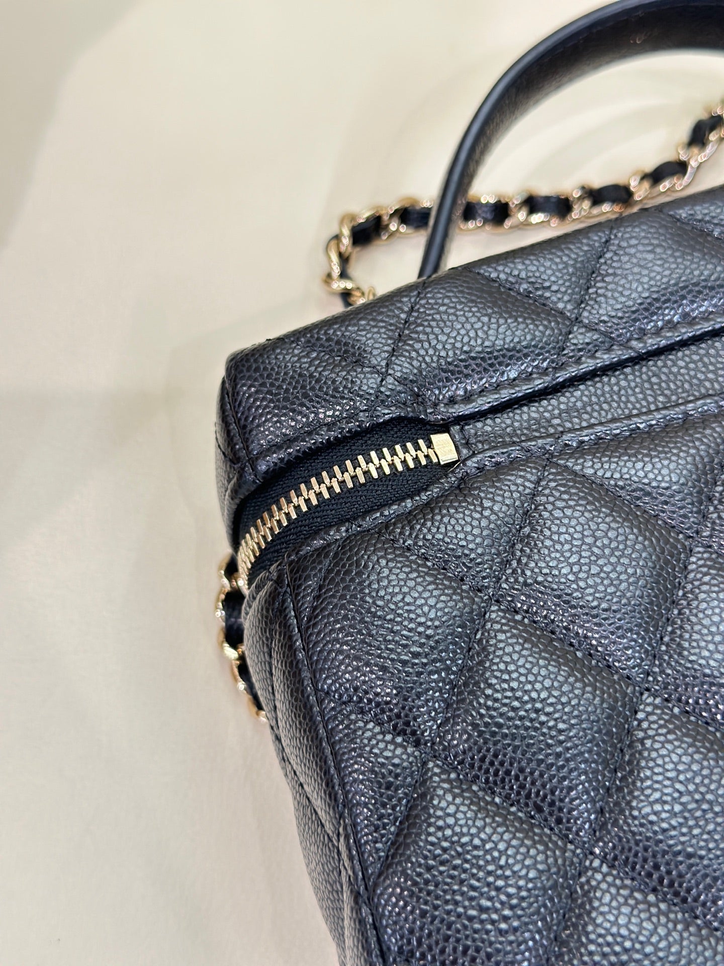 Chanel Shoulder, crossbody, and tote bag 19.5×5×17 AP4385-Y04059-C3906