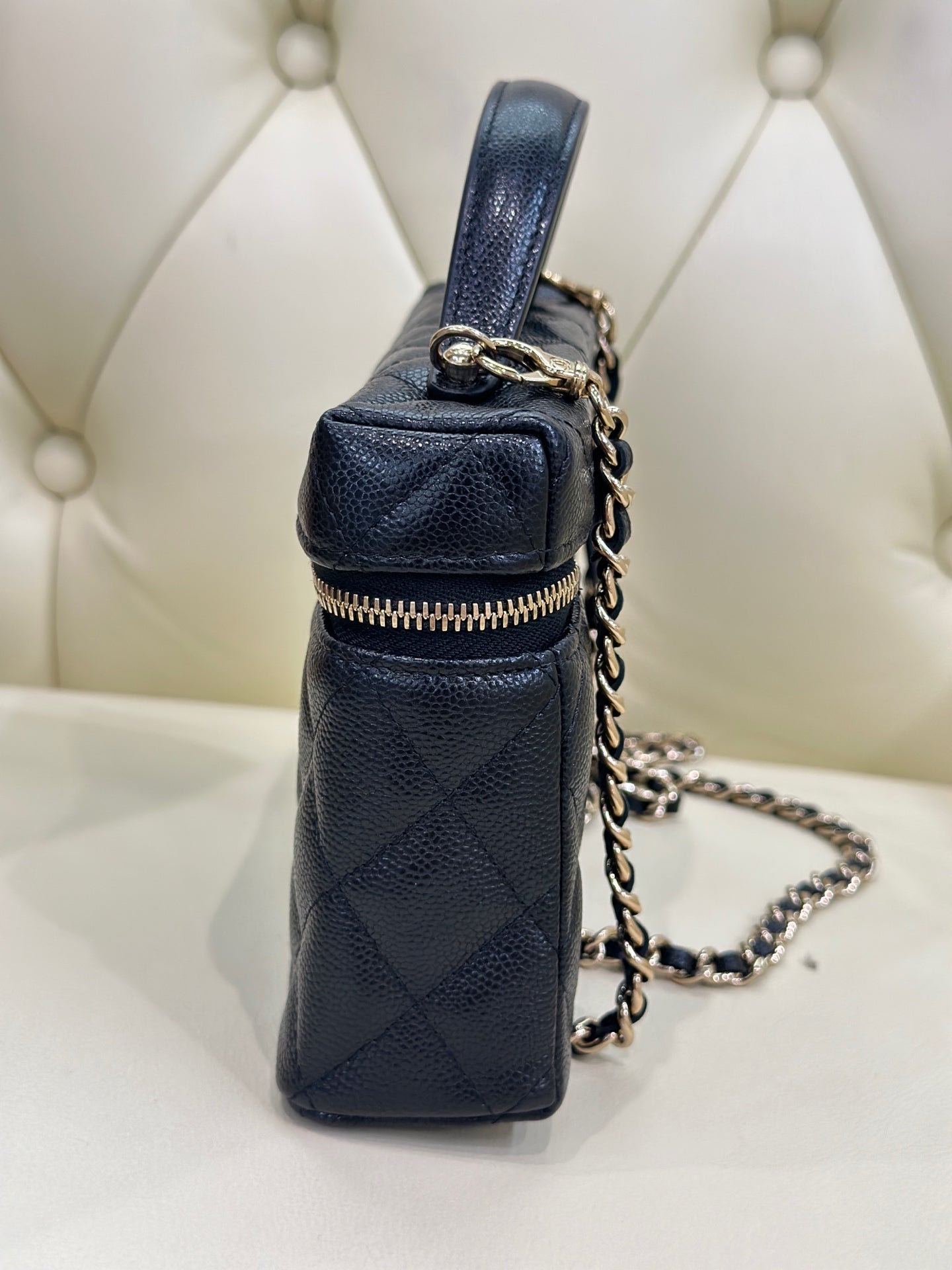 Chanel Shoulder, crossbody, and tote bag 19.5×5×17 AP4385-Y04059-C3906