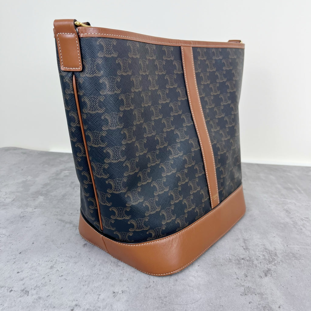 Celine Medium-sized bucket bag with a logo print Bucket & Drawstring Bag 191132CAS.04LU