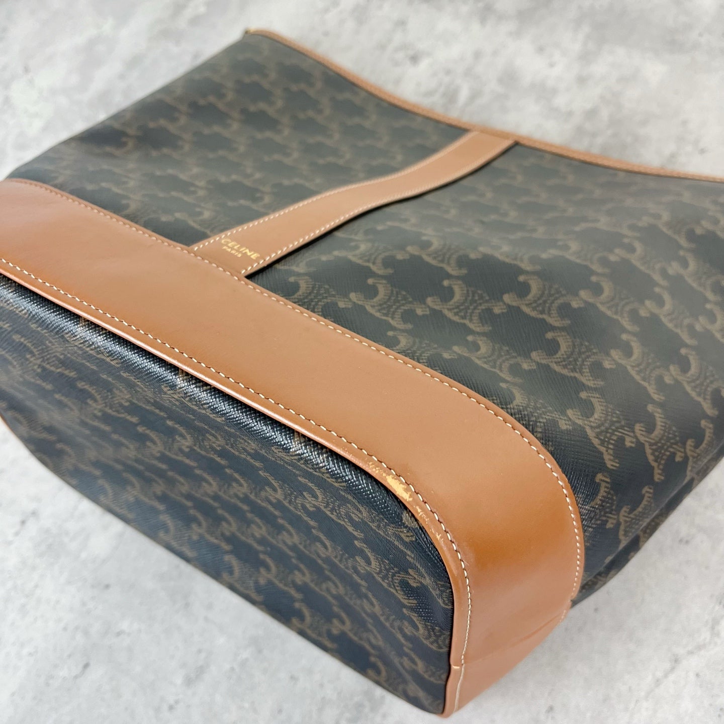 Celine Medium-sized bucket bag with a logo print Bucket & Drawstring Bag 191132CAS.04LU