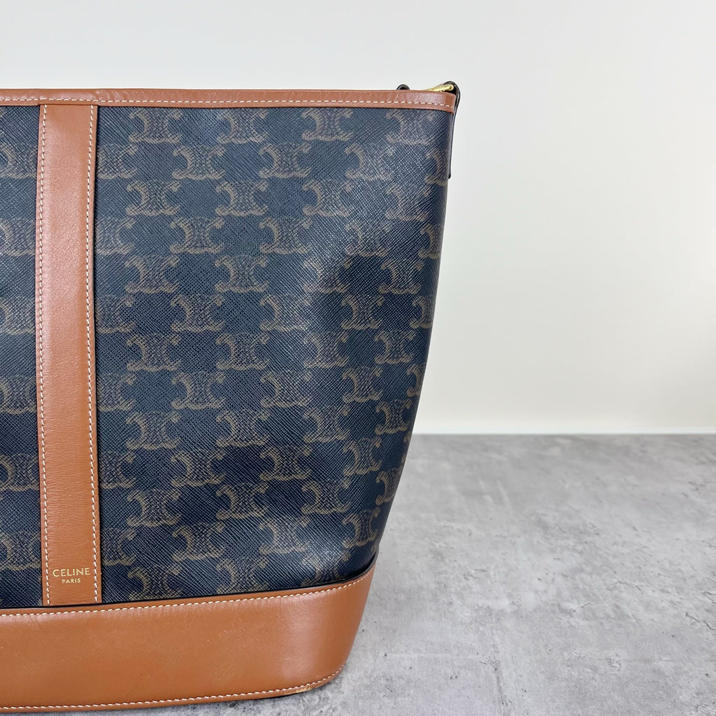 Celine Medium-sized bucket bag with a logo print Bucket & Drawstring Bag 191132CAS.04LU