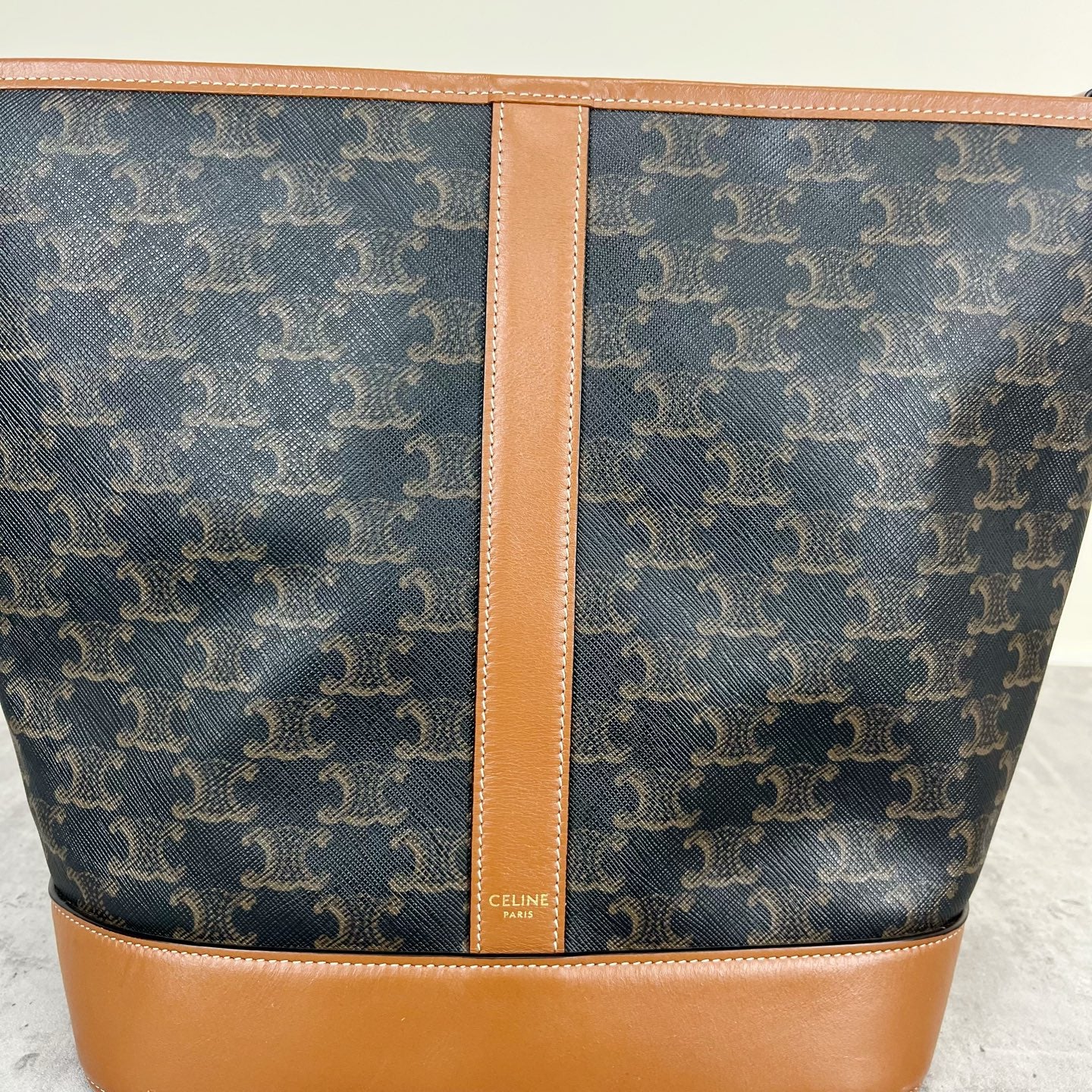 Celine Medium-sized bucket bag with a logo print Bucket & Drawstring Bag 191132CAS.04LU