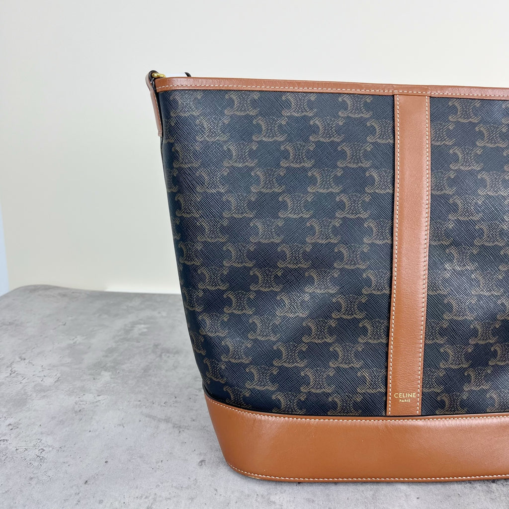 Celine Medium-sized bucket bag with a logo print Bucket & Drawstring Bag 191132CAS.04LU