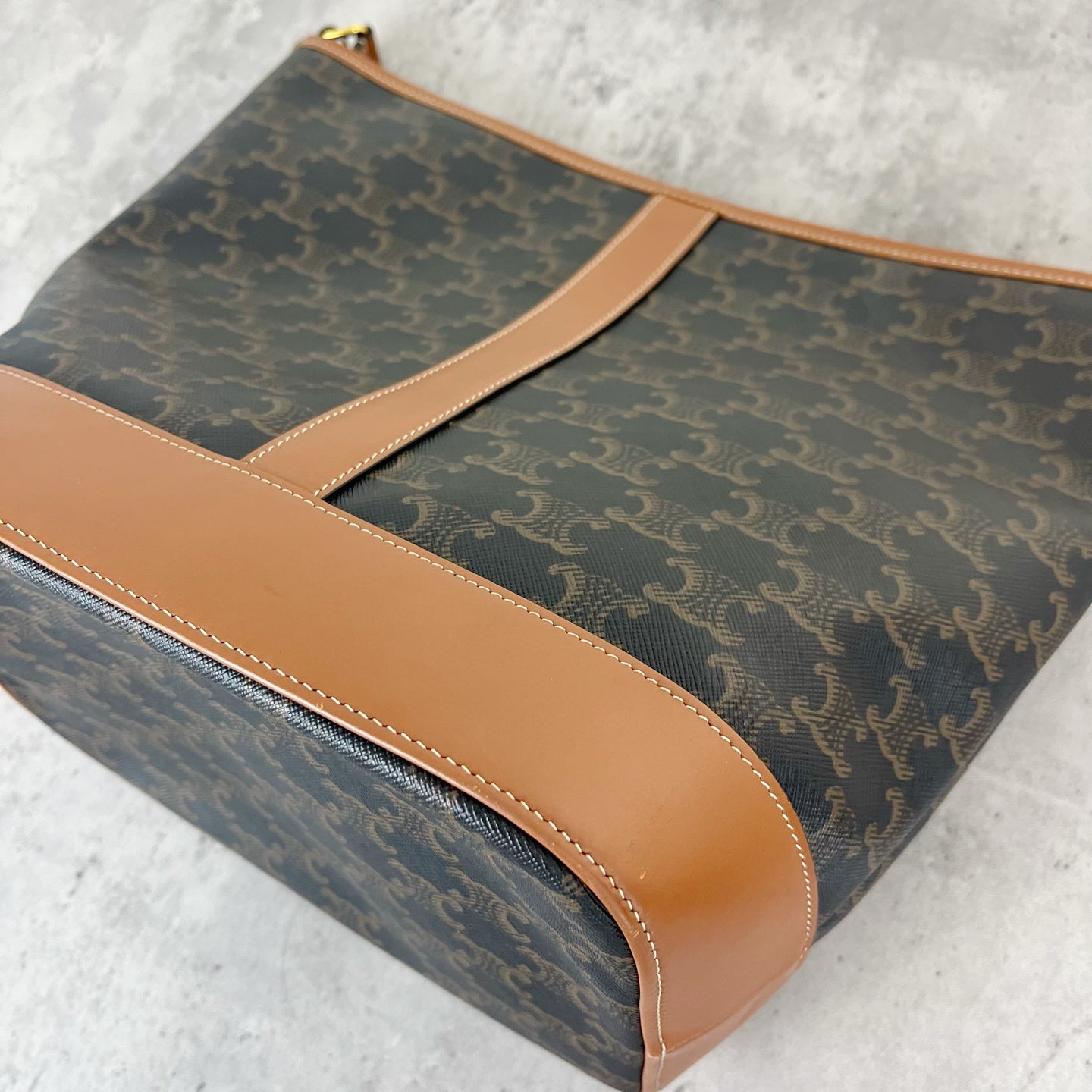 Celine Medium-sized bucket bag with a logo print Bucket & Drawstring Bag 191132CAS.04LU