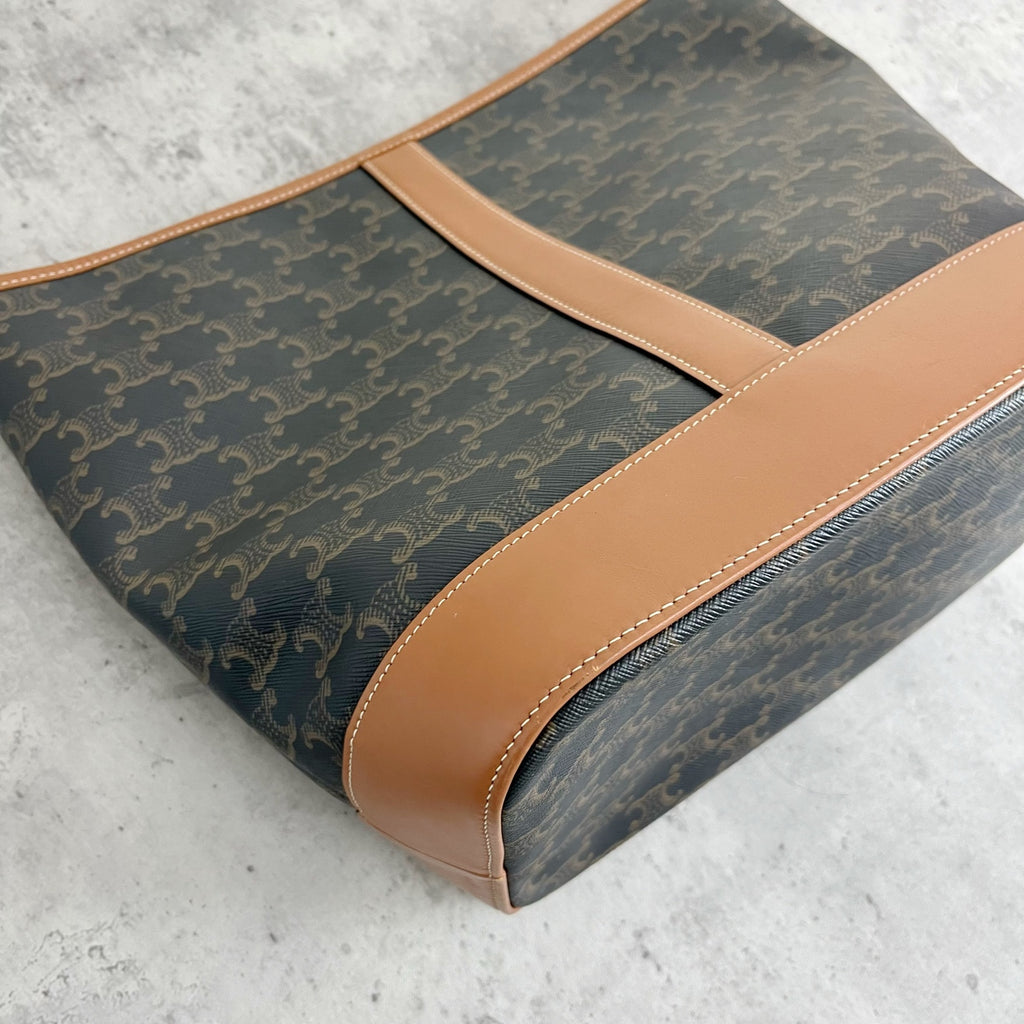 Celine Medium-sized bucket bag with a logo print Bucket & Drawstring Bag 191132CAS.04LU