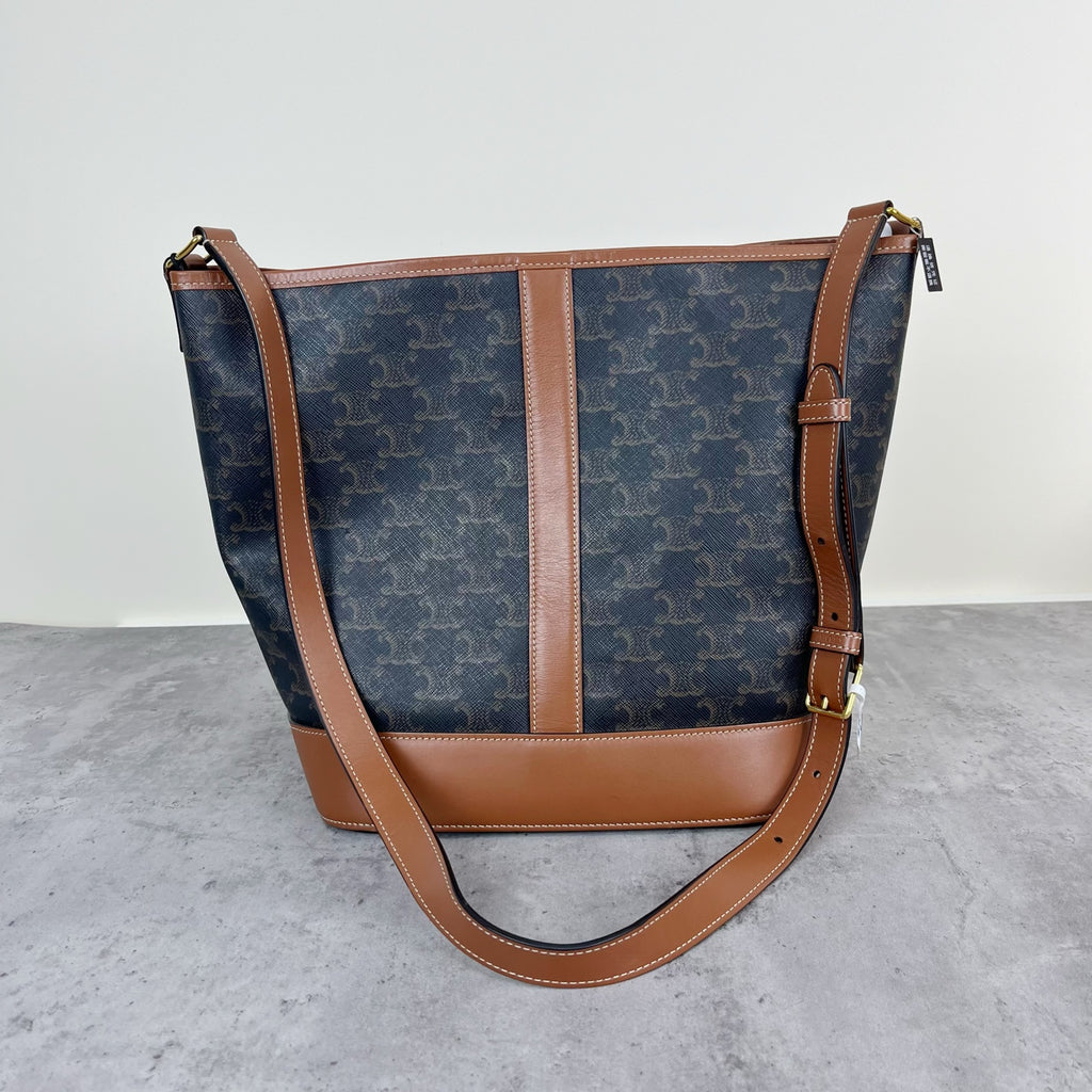 Celine Medium-sized bucket bag with a logo print Bucket & Drawstring Bag 191132CAS.04LU