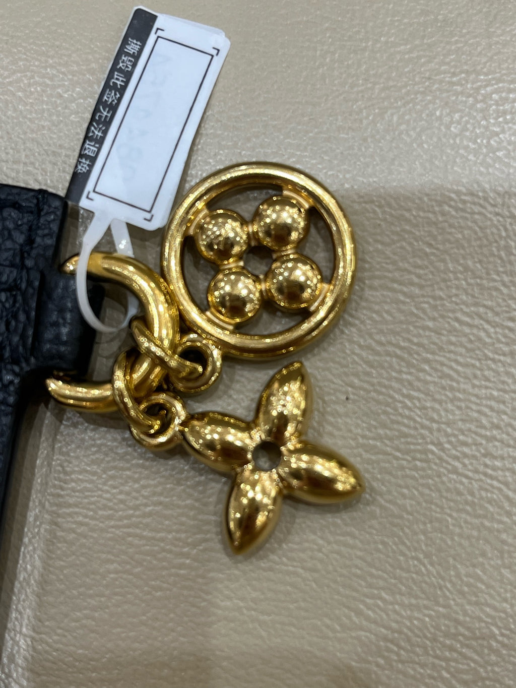 Louis Vuitton Black 10.2 x 7.3 x 0.3