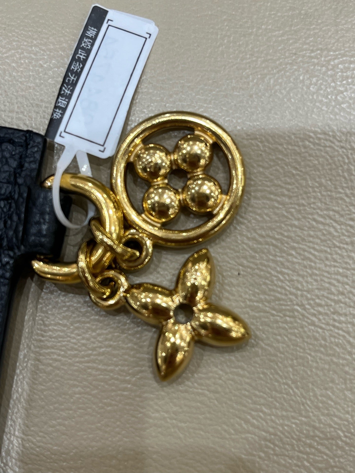 Louis Vuitton Black 10.2 x 7.3 x 0.3
