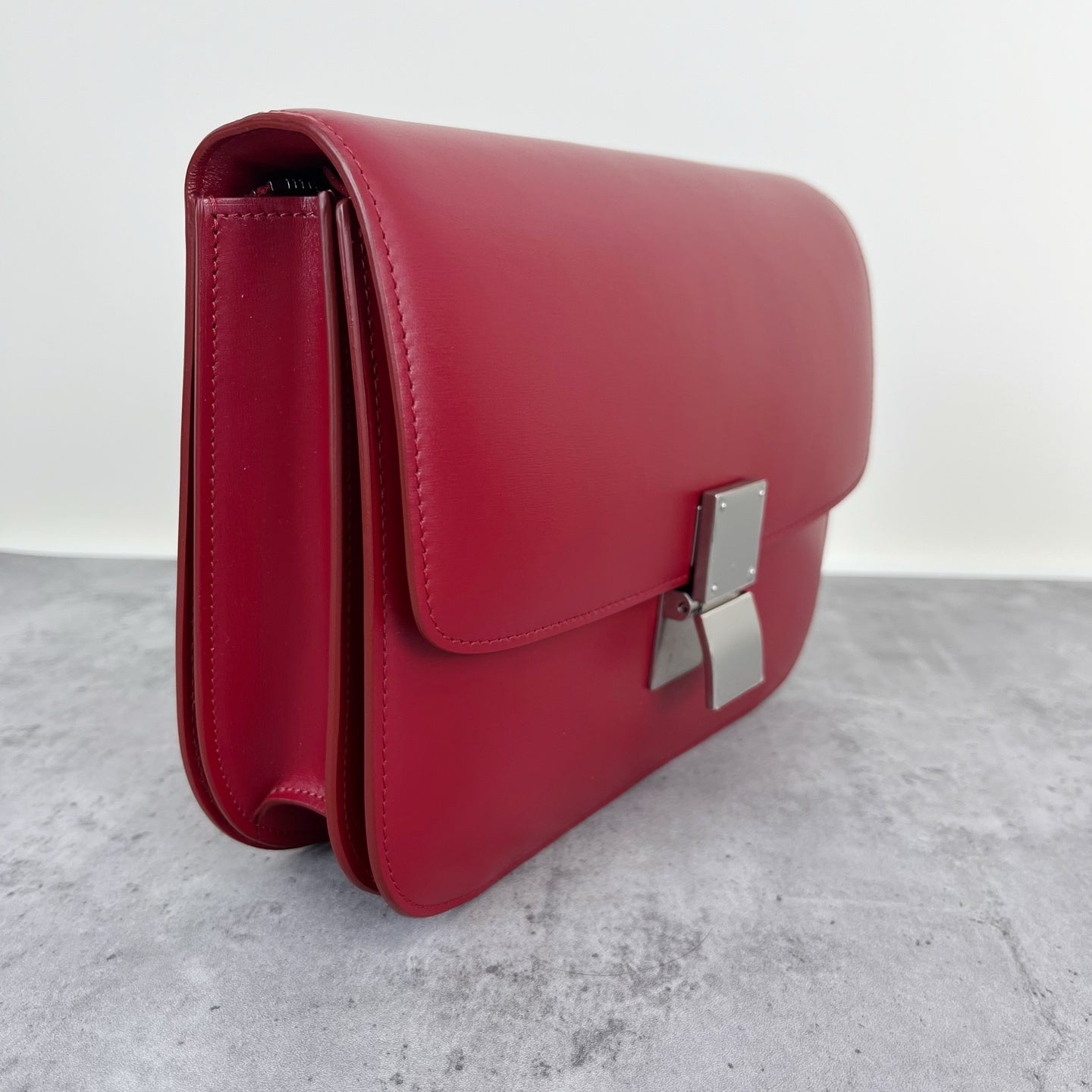 Celine Classic Medium-Size Polished Calfskin Handbag Leather Red 189173DLS.27ED