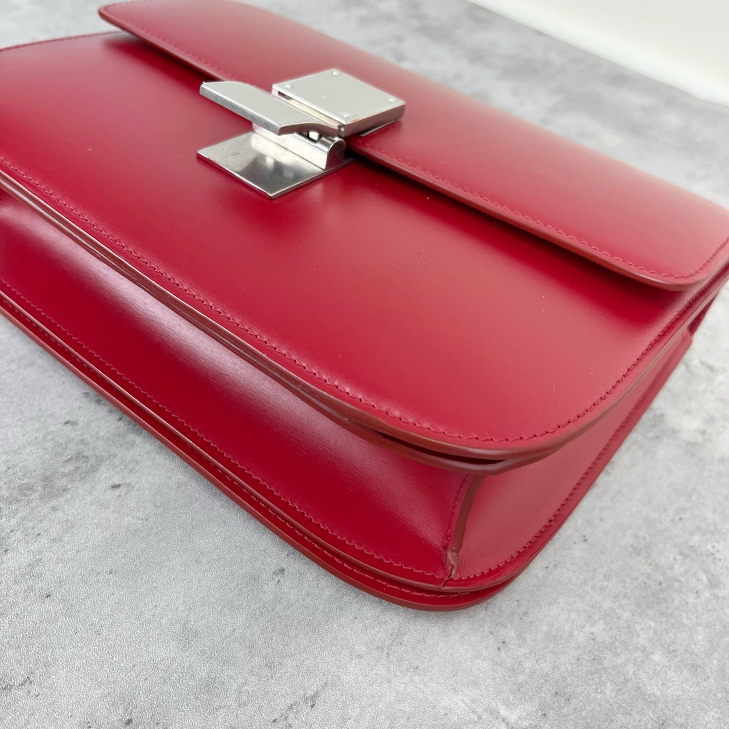Celine Classic Medium-Size Polished Calfskin Handbag Leather Red 189173DLS.27ED
