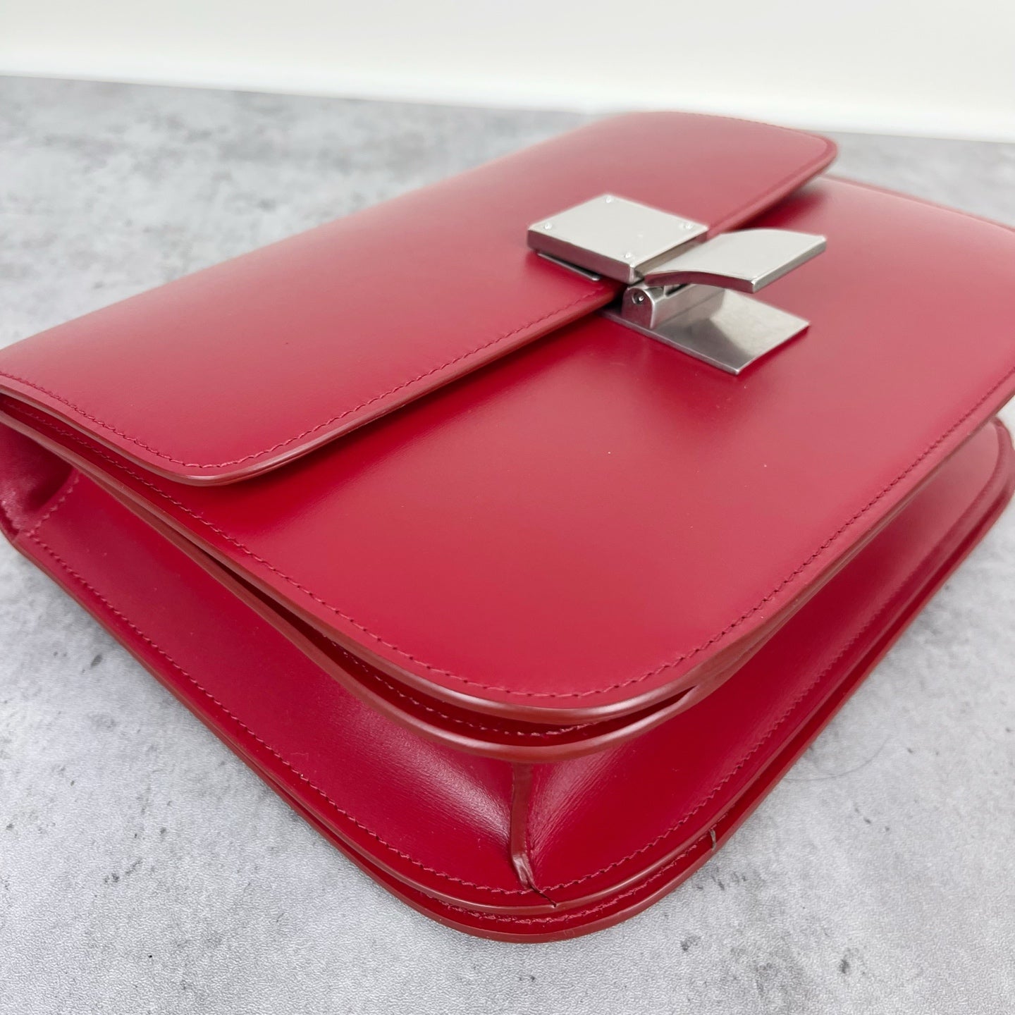 Celine Classic Medium-Size Polished Calfskin Handbag Leather Red 189173DLS.27ED