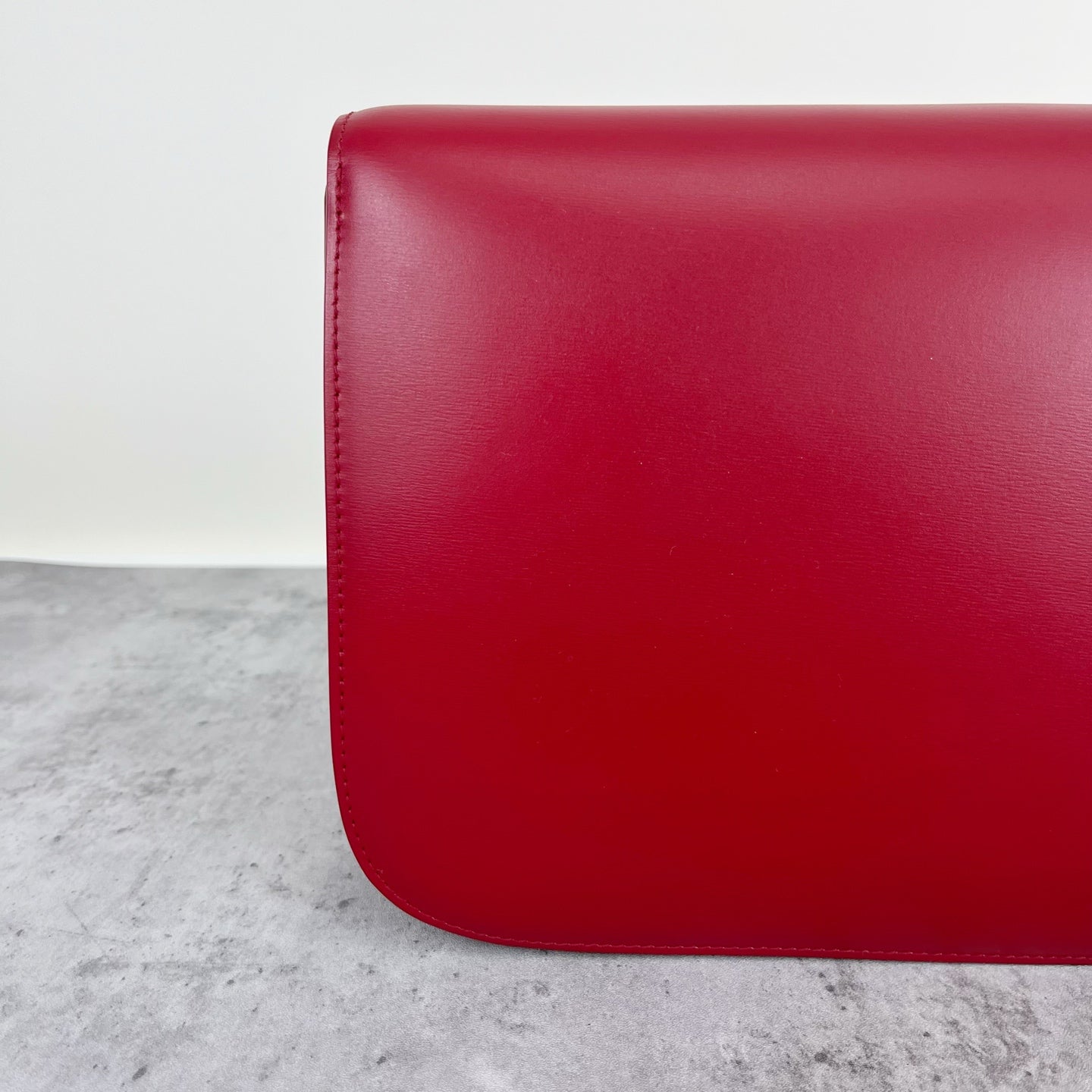 Celine Classic Medium-Size Polished Calfskin Handbag Leather Red 189173DLS.27ED