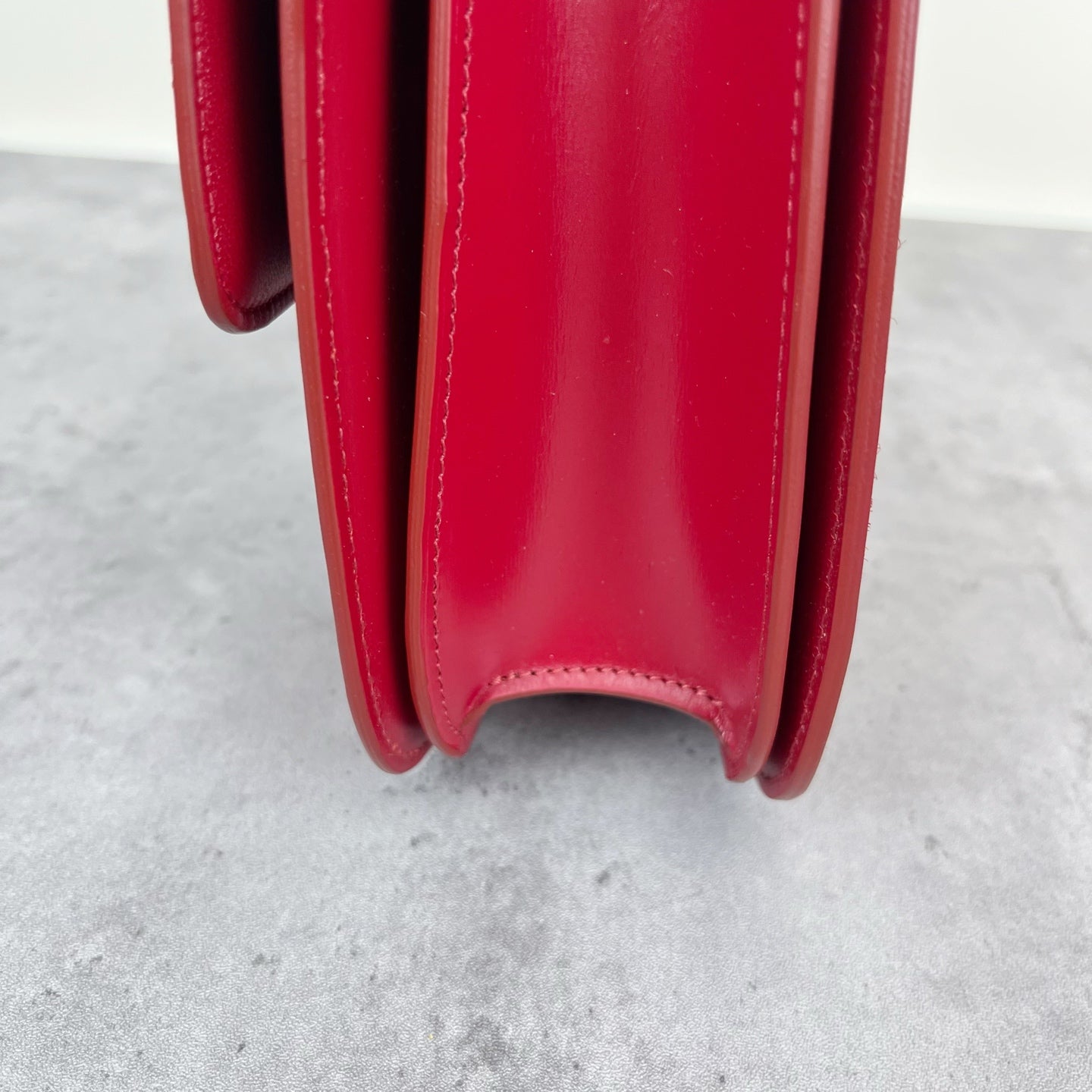 Celine Classic Medium-Size Polished Calfskin Handbag Leather Red 189173DLS.27ED