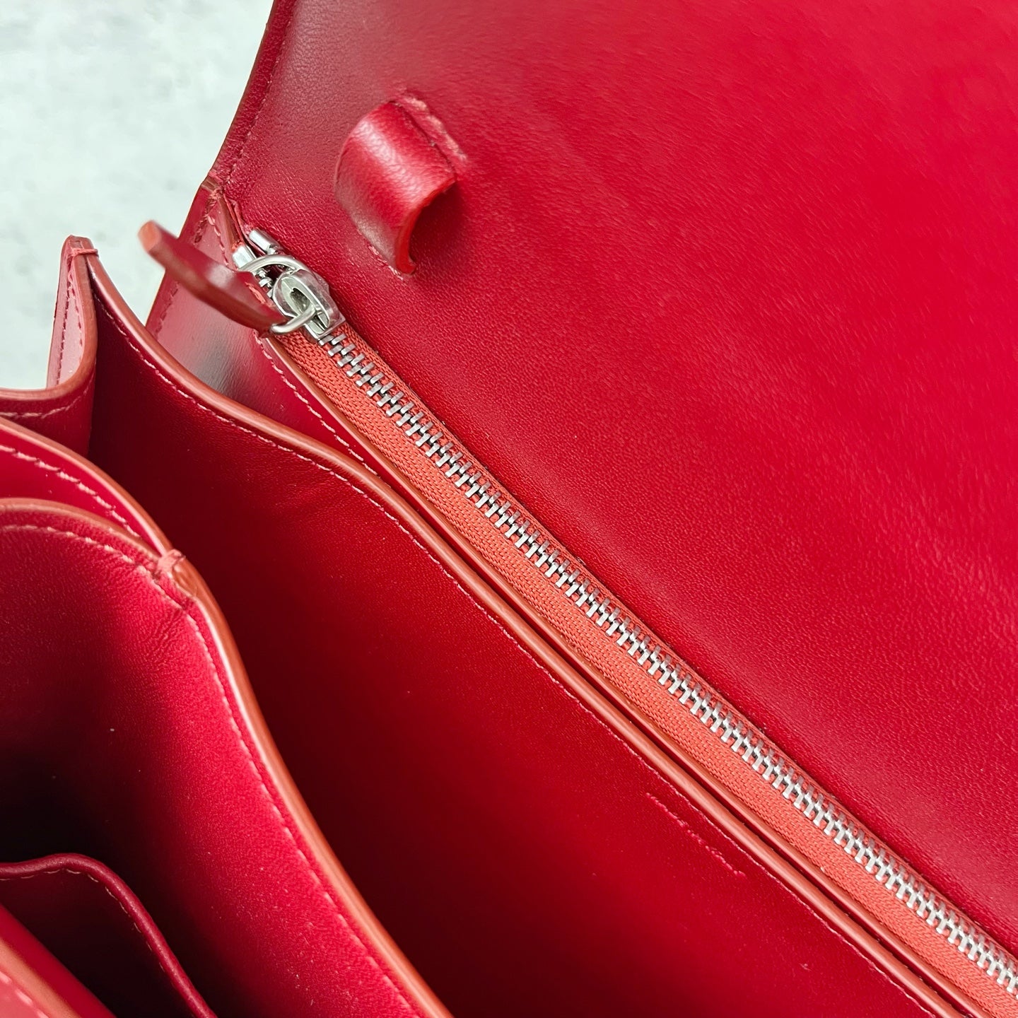 Celine Classic Medium-Size Polished Calfskin Handbag Leather Red 189173DLS.27ED