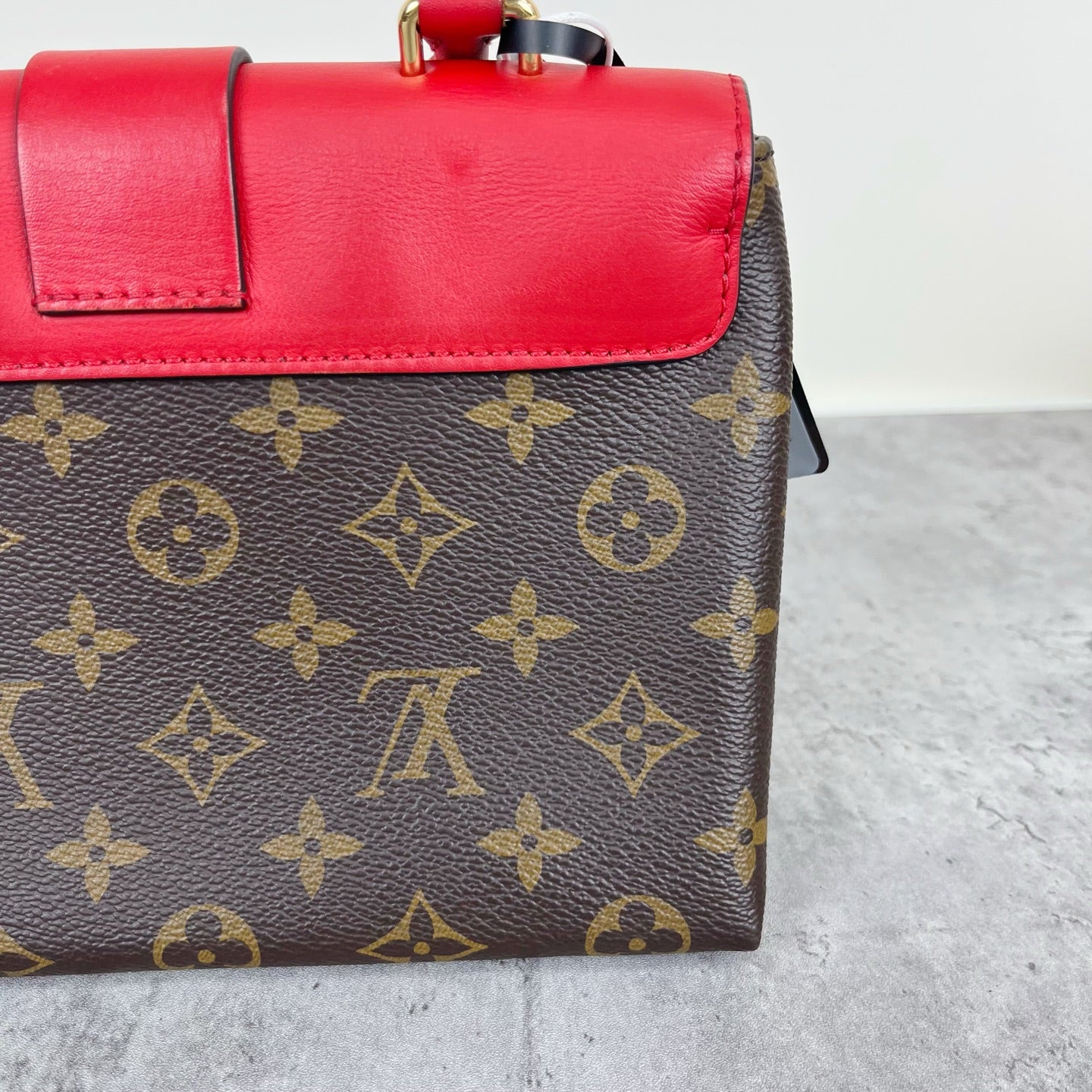 Louis Vuitton M44322